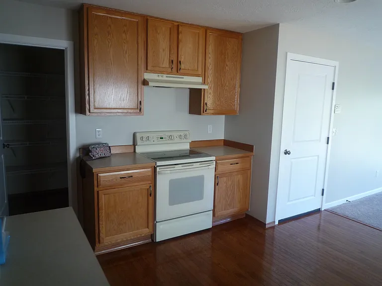 2449 Tolmie Ave — Photo 20