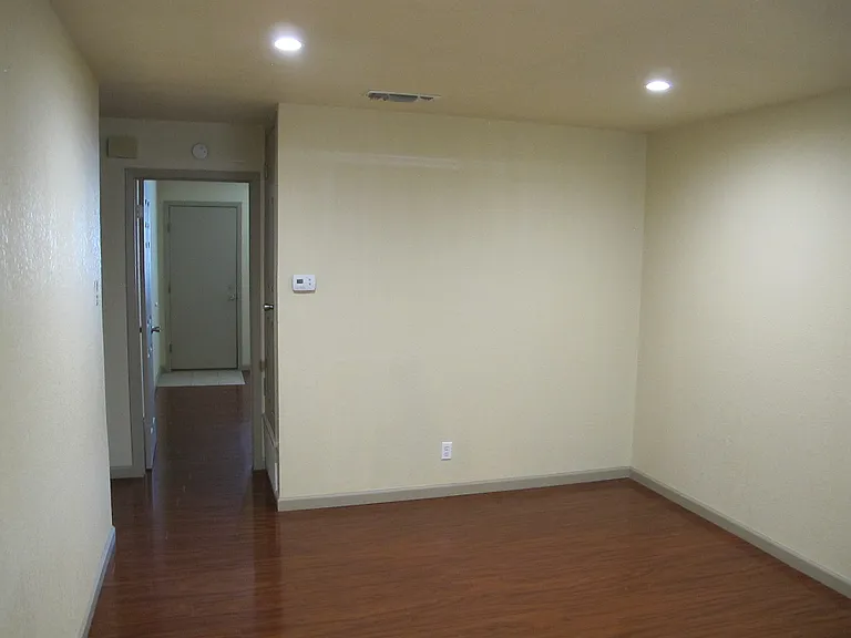 1901 S Pine St #B — Photo 3