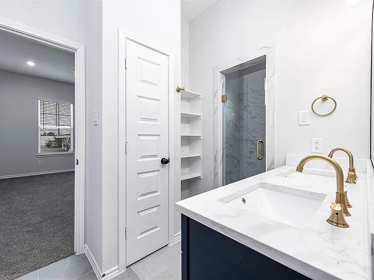 2716 Spence St — Photo 26