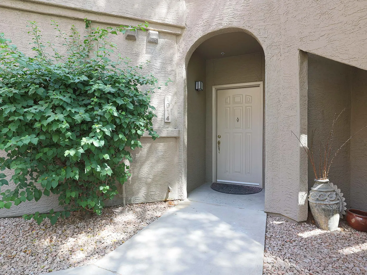 2 bed, 1090 sqft, $2,950 — Photo 2