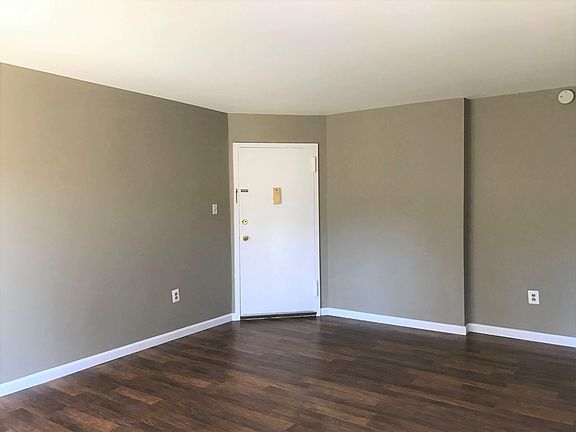 3rd image of 7499 Little River Tpke APT T2