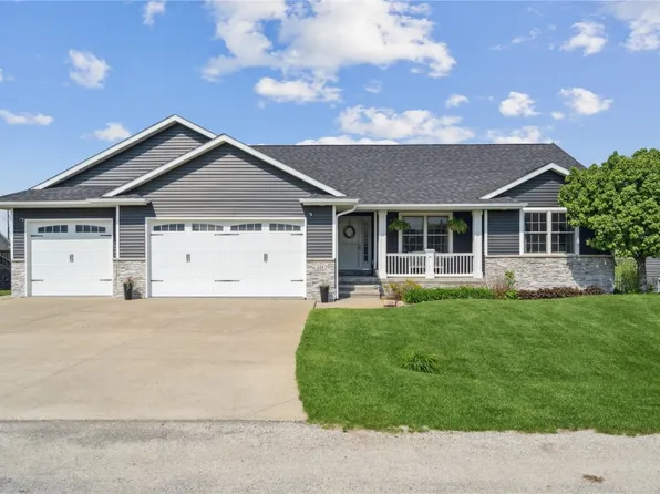 221 Driftwood Cir, Palo, IA 52324