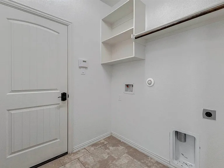 1511 Evermore Manor Ln — Photo 17