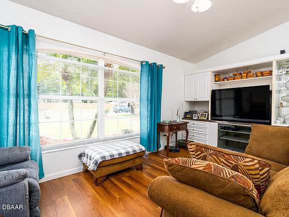 5th image of 2525 Queen Palm Dr