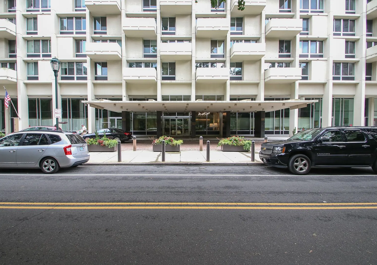 604 S Washington Sq — Photo 1