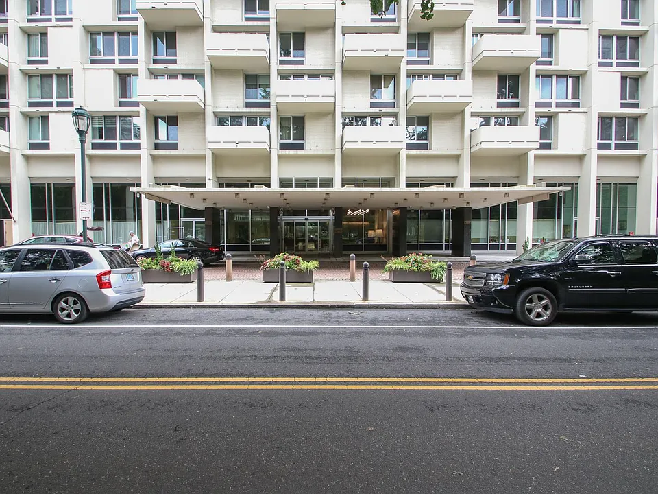 604 S Washington Sq #2809