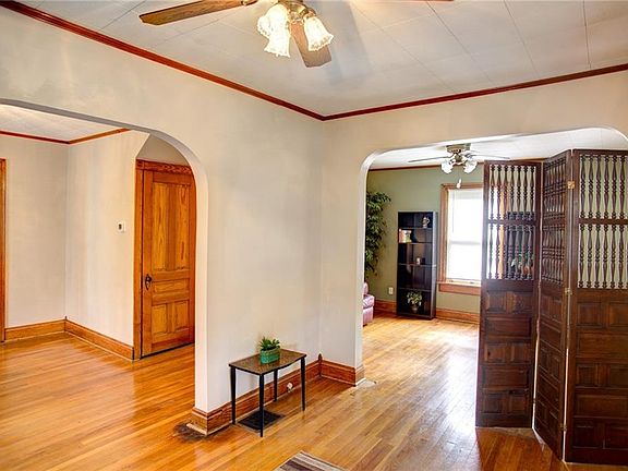 3rd image of 304 S Main St