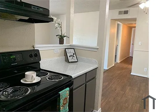 2 bed, 900 sqft, $1,051 — Photo 2
