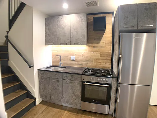 Rented by Tapiro Realty | media 7
