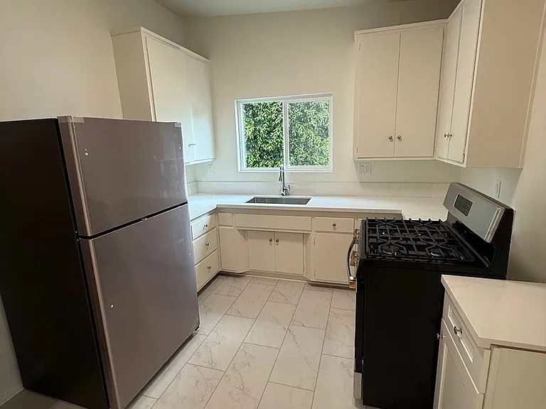 1514 S Orange Grove Ave #8 — Photo 4