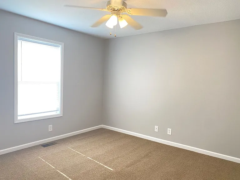 944 Kingsbury Dr — Photo 13