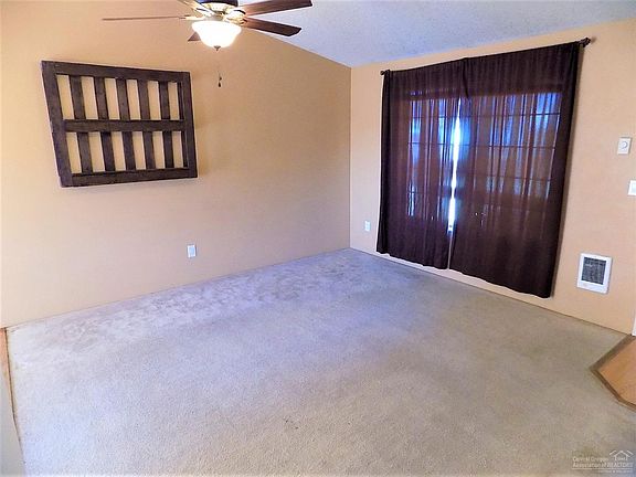 3rd image of 1022 NE Manzanita St