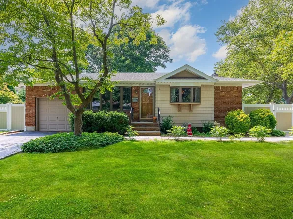 3 Candy Lane, Huntington Station, NY 11746