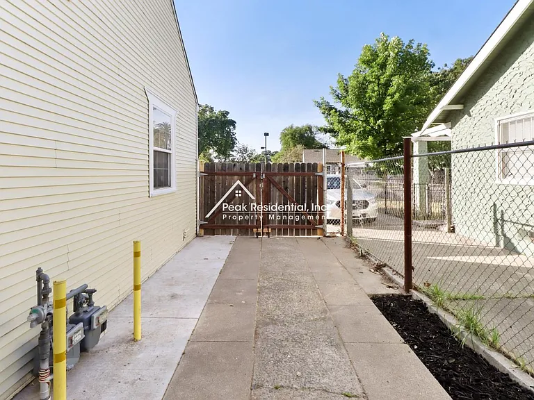 1812 El Monte Ave — Photo 24