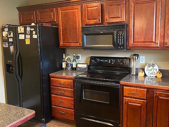5th image of 718 Yellowwood Ct