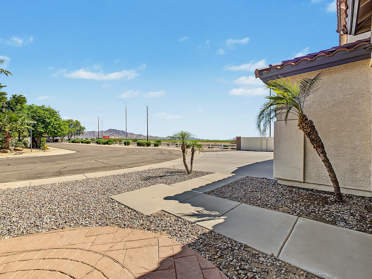 5 bed, 3600 sqft, $3,900 — Photo 3