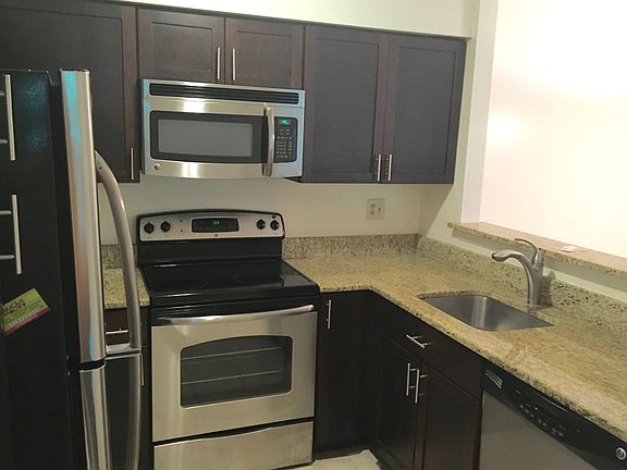 5th image of 6917 Victoria Dr Unit C