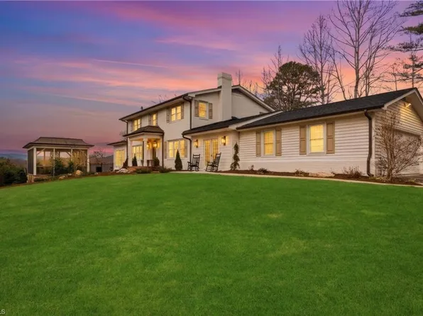 347 Skyview Ln, Mount Airy, NC 27030