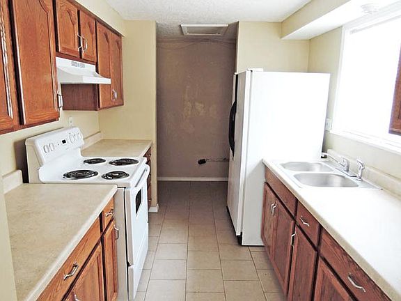 3rd image of 1040 Kearney St