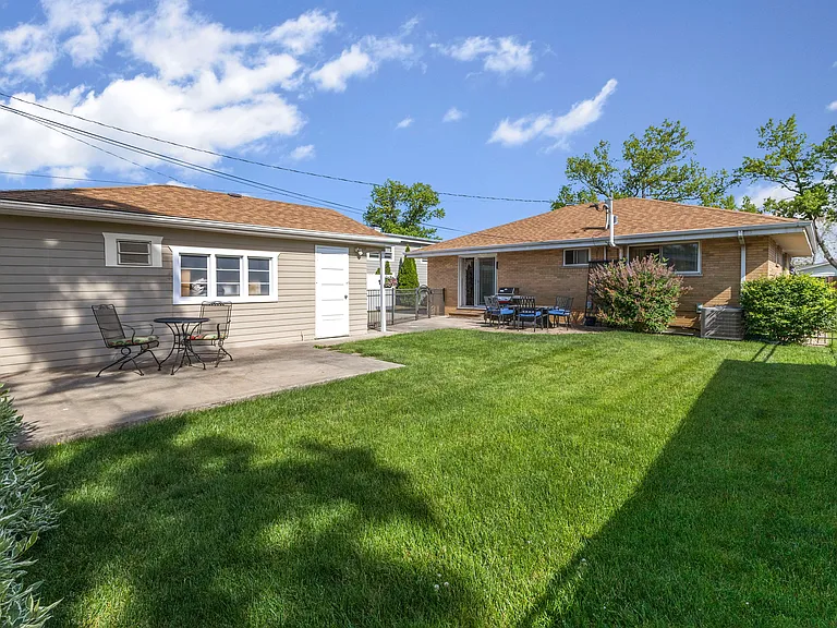 10813 Berkshire St — Photo 15