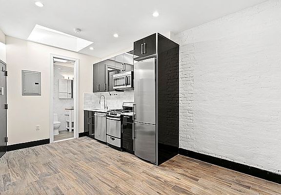 3rd image of 317 E 74th St APT 5D