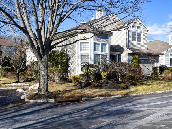 17 Bayview Drive, Plainview, NY 11803