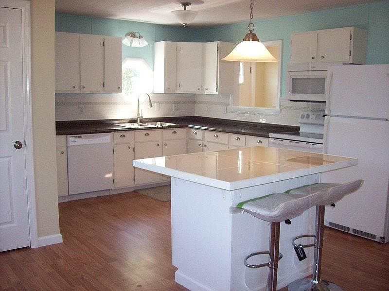 kitchen & island & seating included
