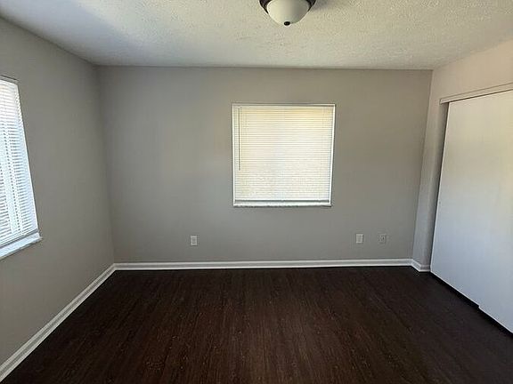 3rd image of 208 Lakeshore Dr APT 1