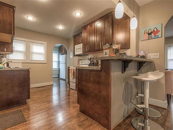 3rd image of 4928 Tracy Ave #1