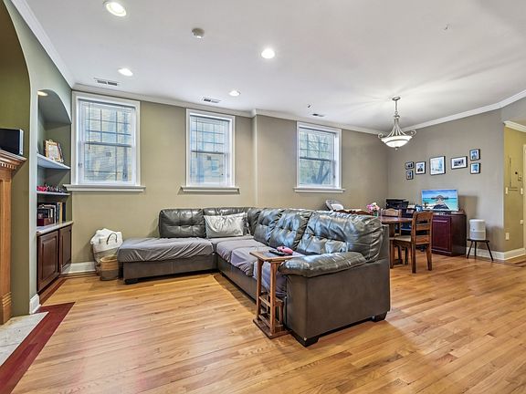 3rd image of 1849 W Lunt Ave APT G