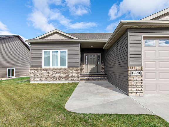 4th image of 1220 Legion Ln W