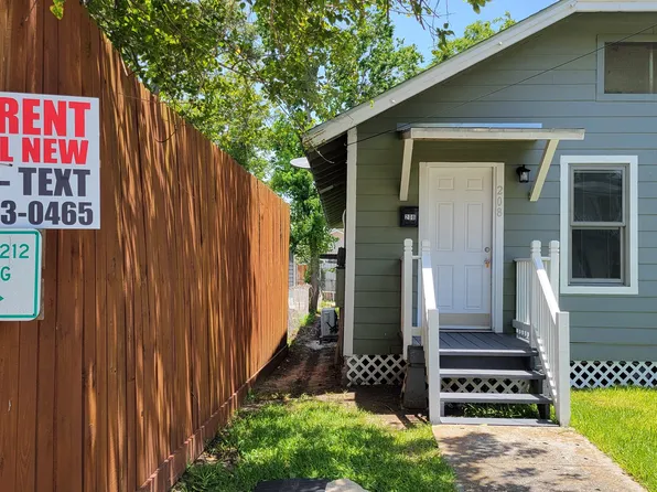 208 E Sterling St, Baytown, TX 77520