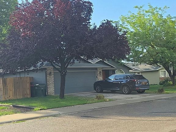 3rd image of 1064 N Crestley Ave