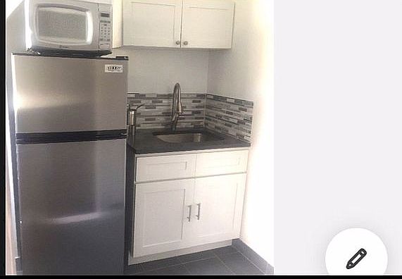 5th image of 405 W 46th St APT 3R1