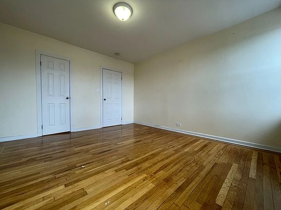 3rd image of 1332 Riverside Dr APT 33