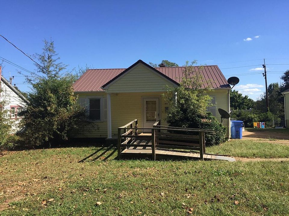 2nd image of 411 Circle Dr