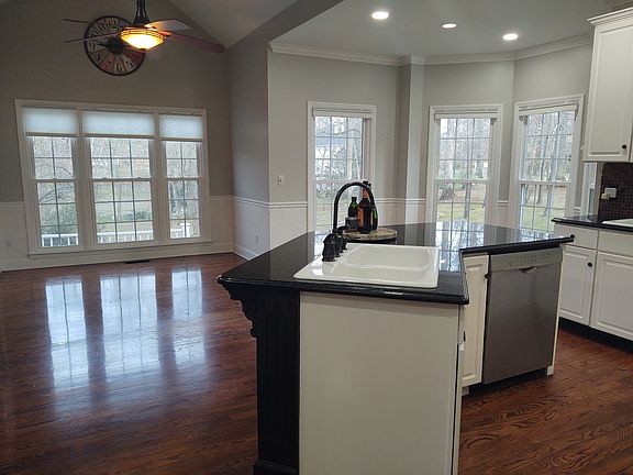 4th image of 143 Laural Hill Dr