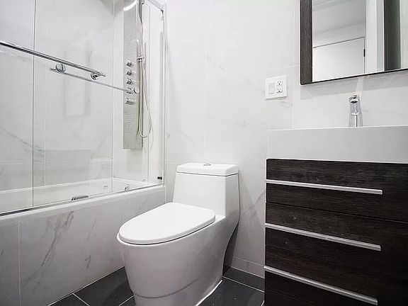 3rd image of 967 Willoughby Ave APT 1L