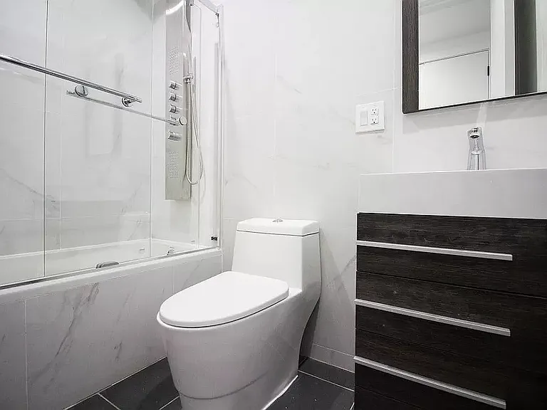 967 Willoughby Ave #1L — Photo 3