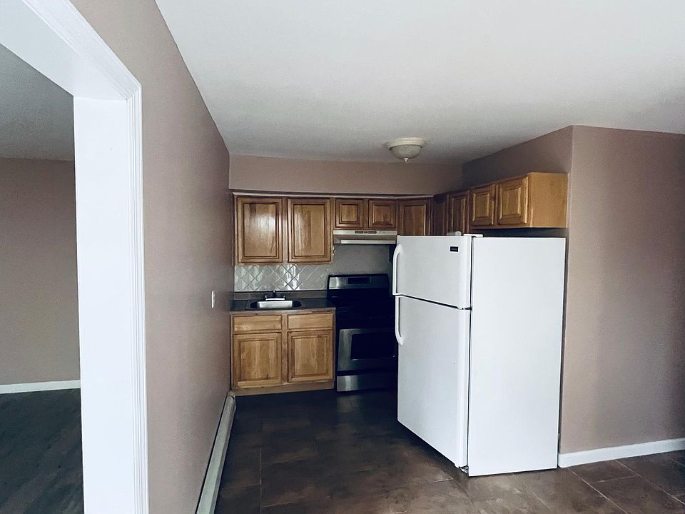 1st image of 465 Stobe Ave