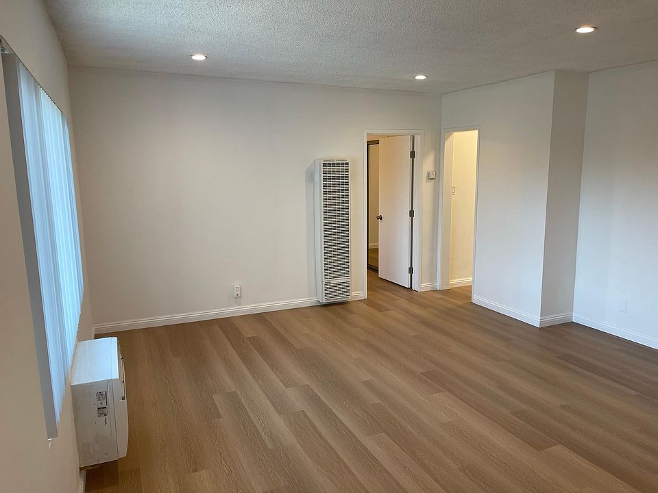 1st image of 4815 Persimmon Ave #37