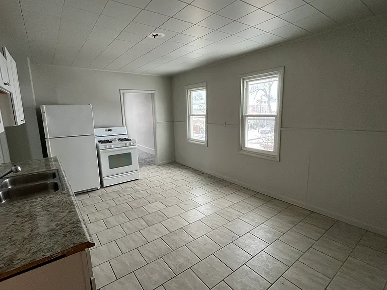 102 Sunset St — Photo 5