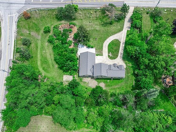 4th image of 9990 Broadview Rd