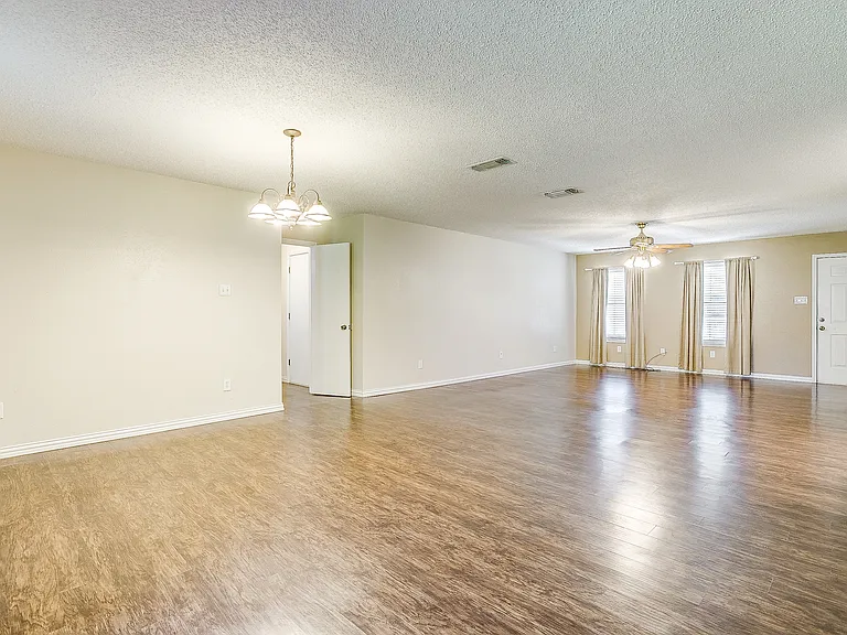 1104 Sproles Dr — Photo 15