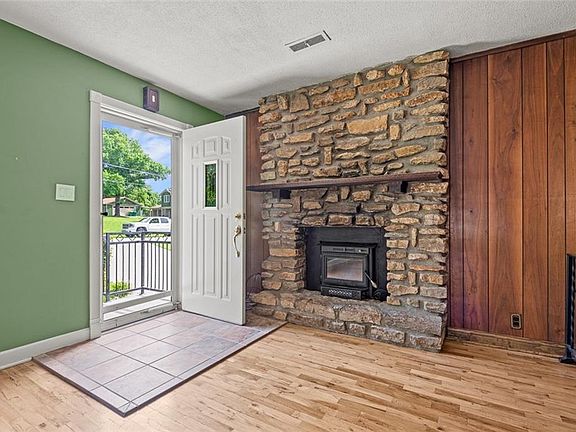 4th image of 6629 Berry Rd