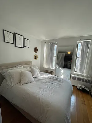 Rented by Weinstein Realty Group | media 7