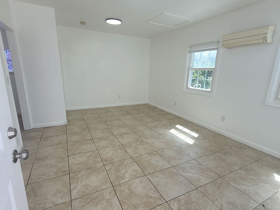 1st image of 10301 Dalerose Ave #1/2