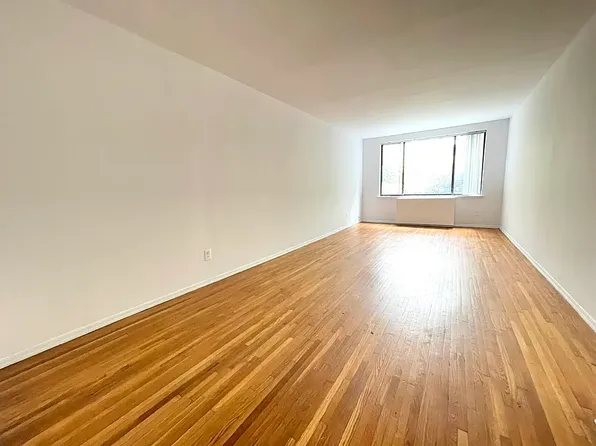 221 East 21st Street image 1 of 10