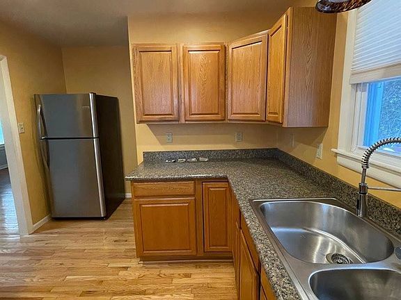 3rd image of 2125 Linda St