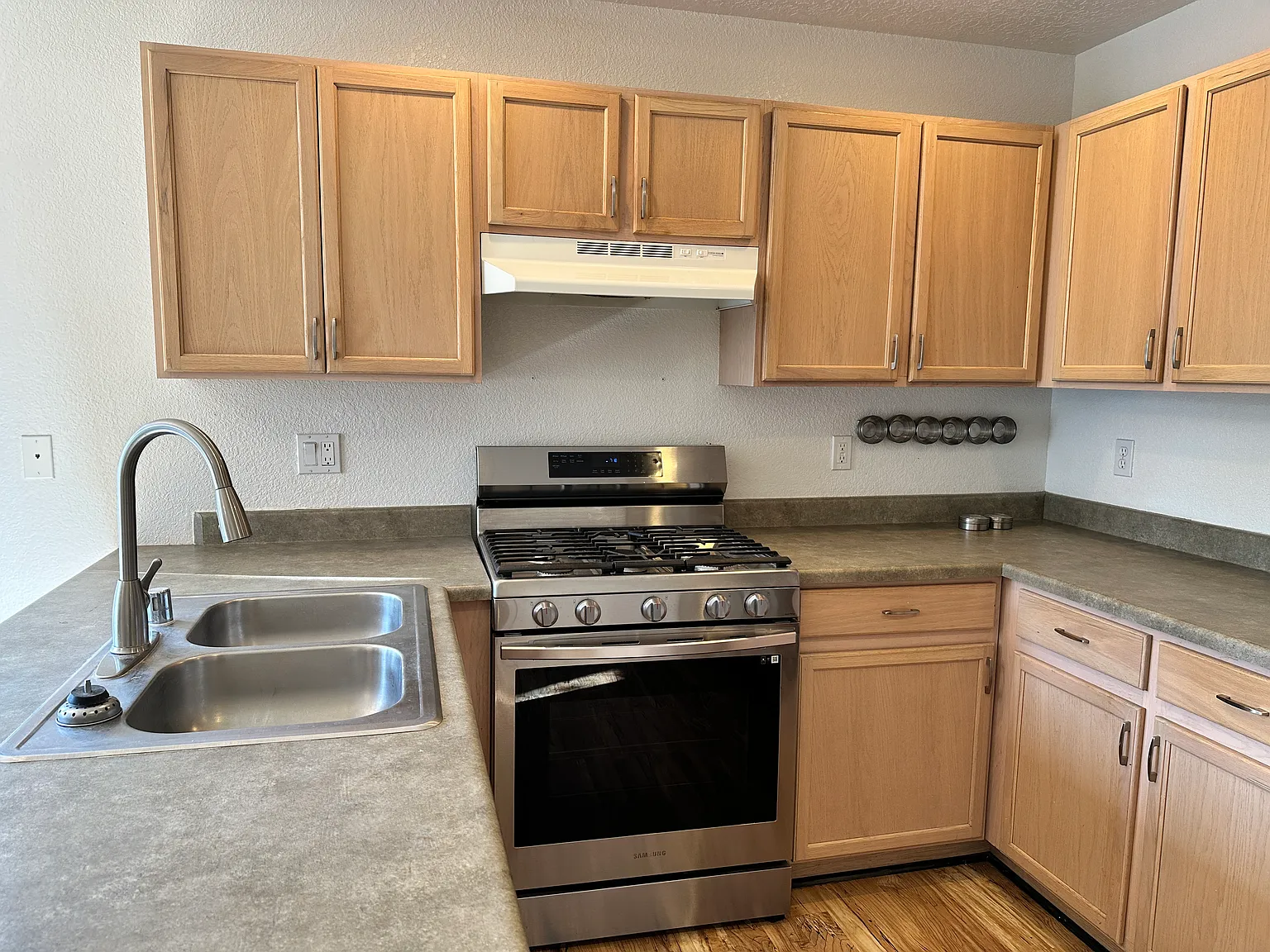 3 bed, 1715 sqft, $2,200 — Photo 3